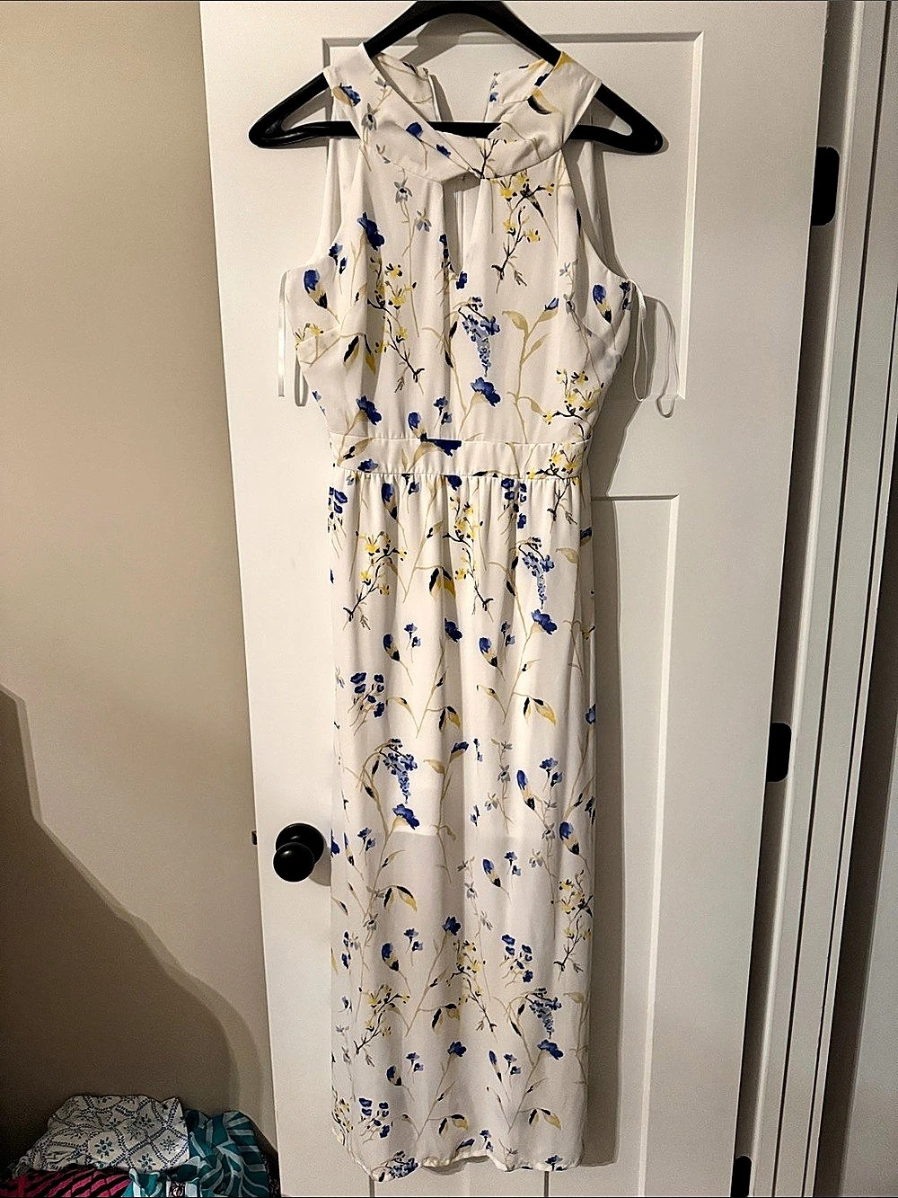 White House Black Market Floral Maxi Dress in White & Blue Size 6 Like New